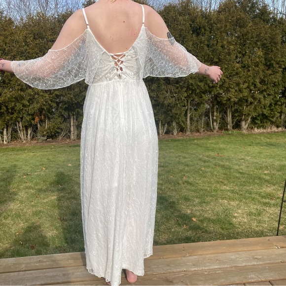 white wedding dress/gown - Picture 5 of 6